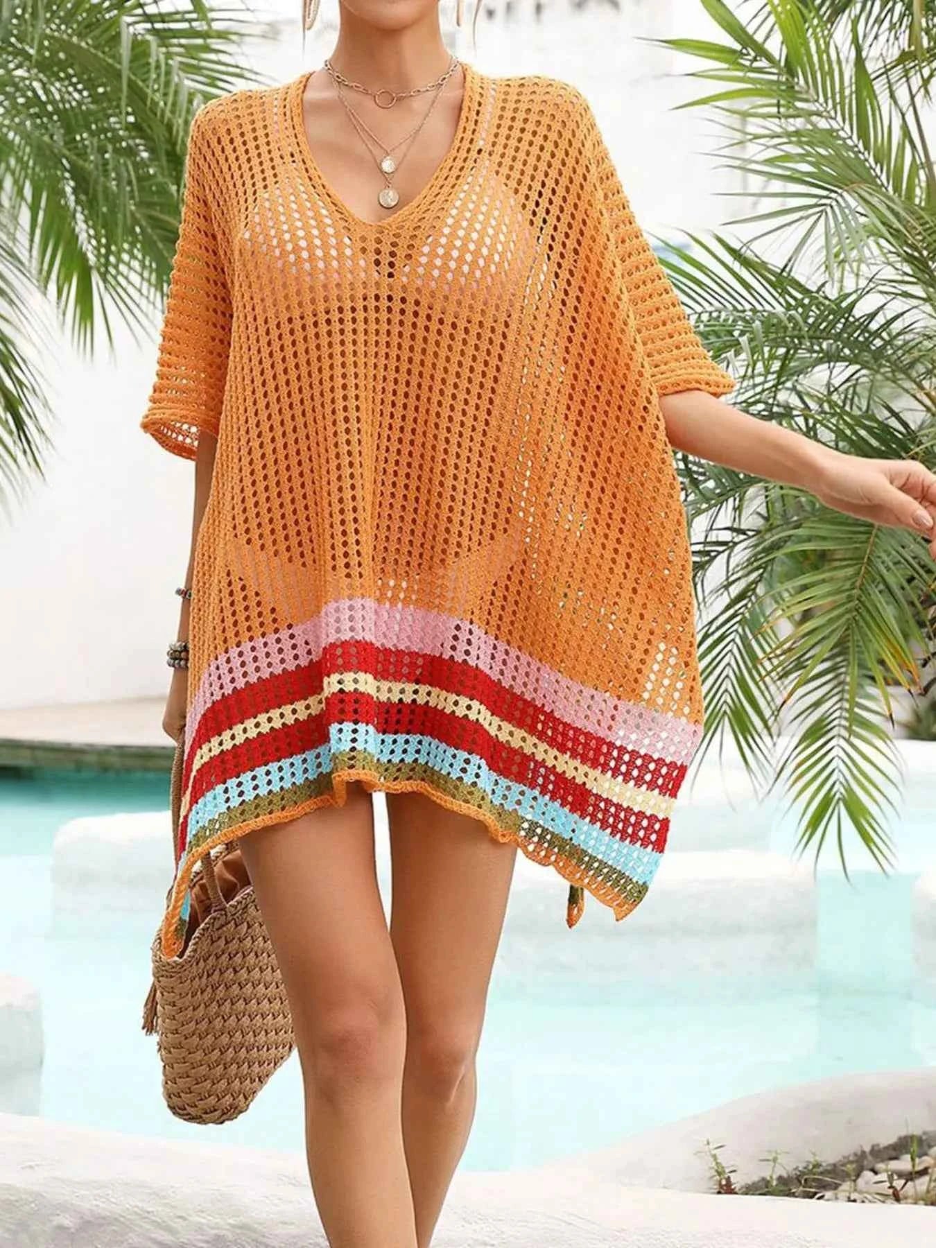 Robe cache-maillot col V en crochet ajouré