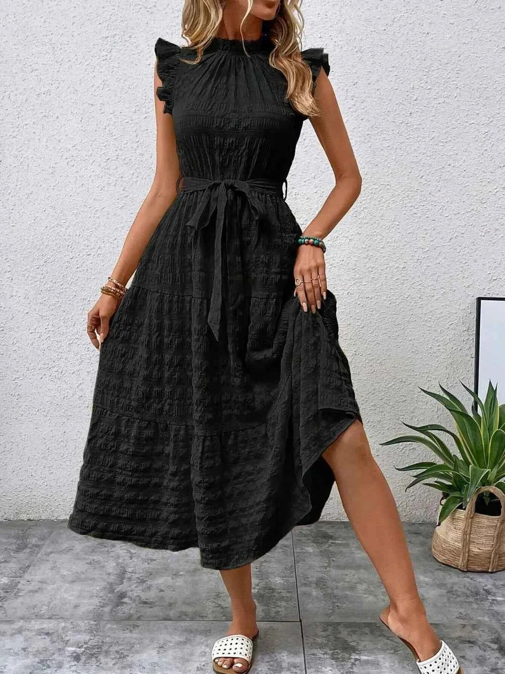 Robe midi à manches courtes, volants et lien à nouer