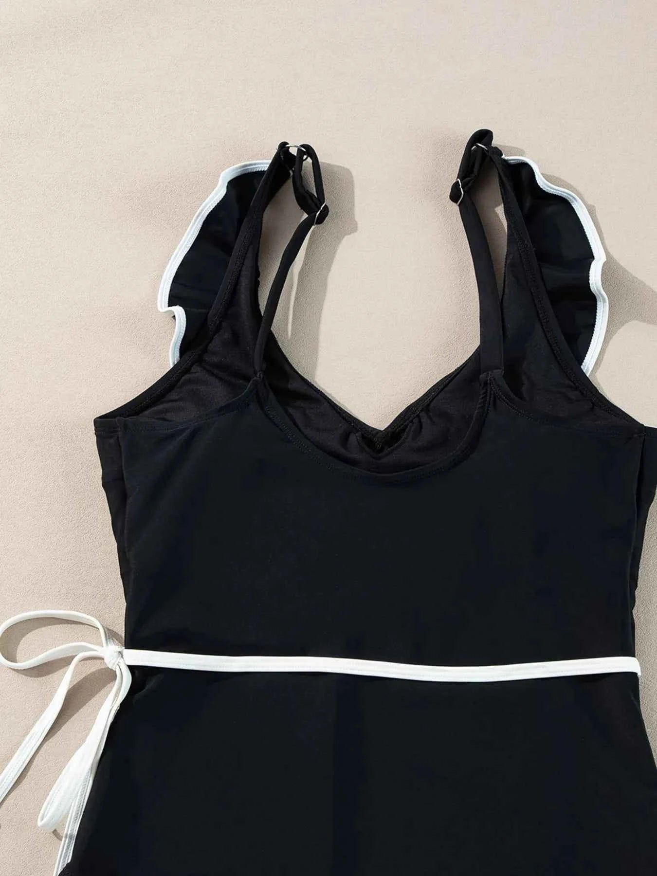 Maillot de bain une pièce col V à volants