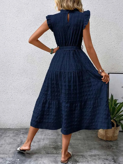 Robe midi à manches courtes, volants et lien à nouer