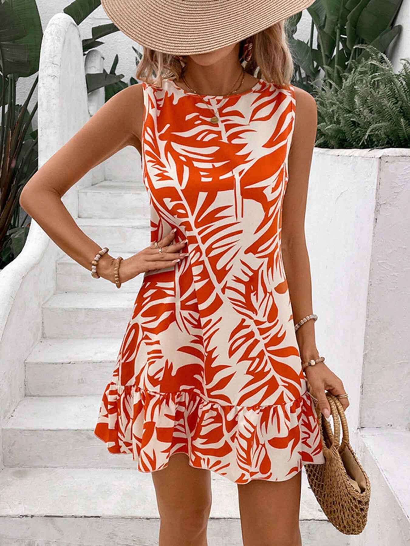 Robe courte sans manches à ourlet volanté et lien noué