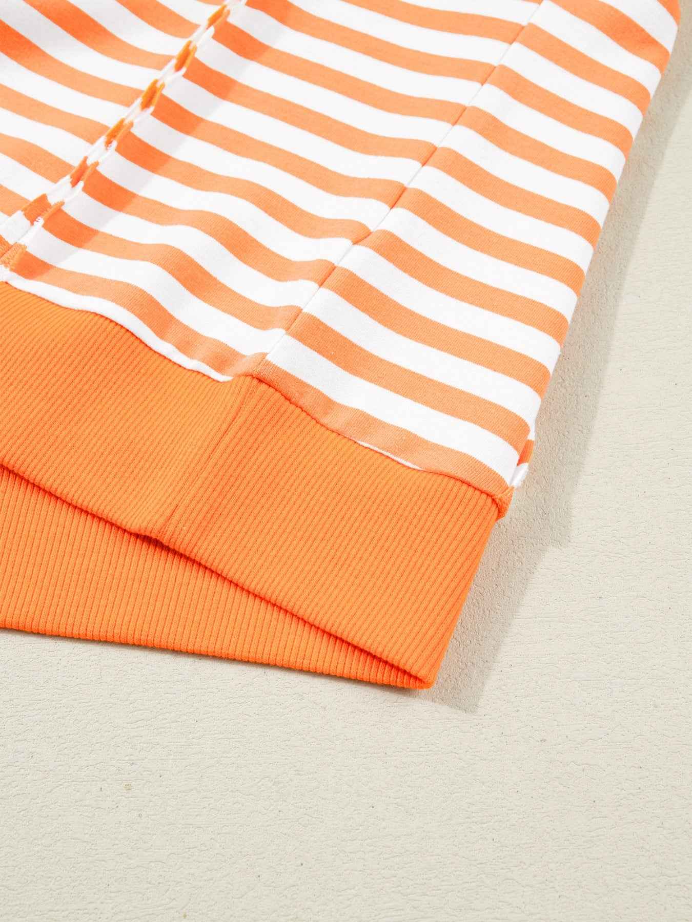 Pull patchwork à manches 3/4 et coutures apparentes