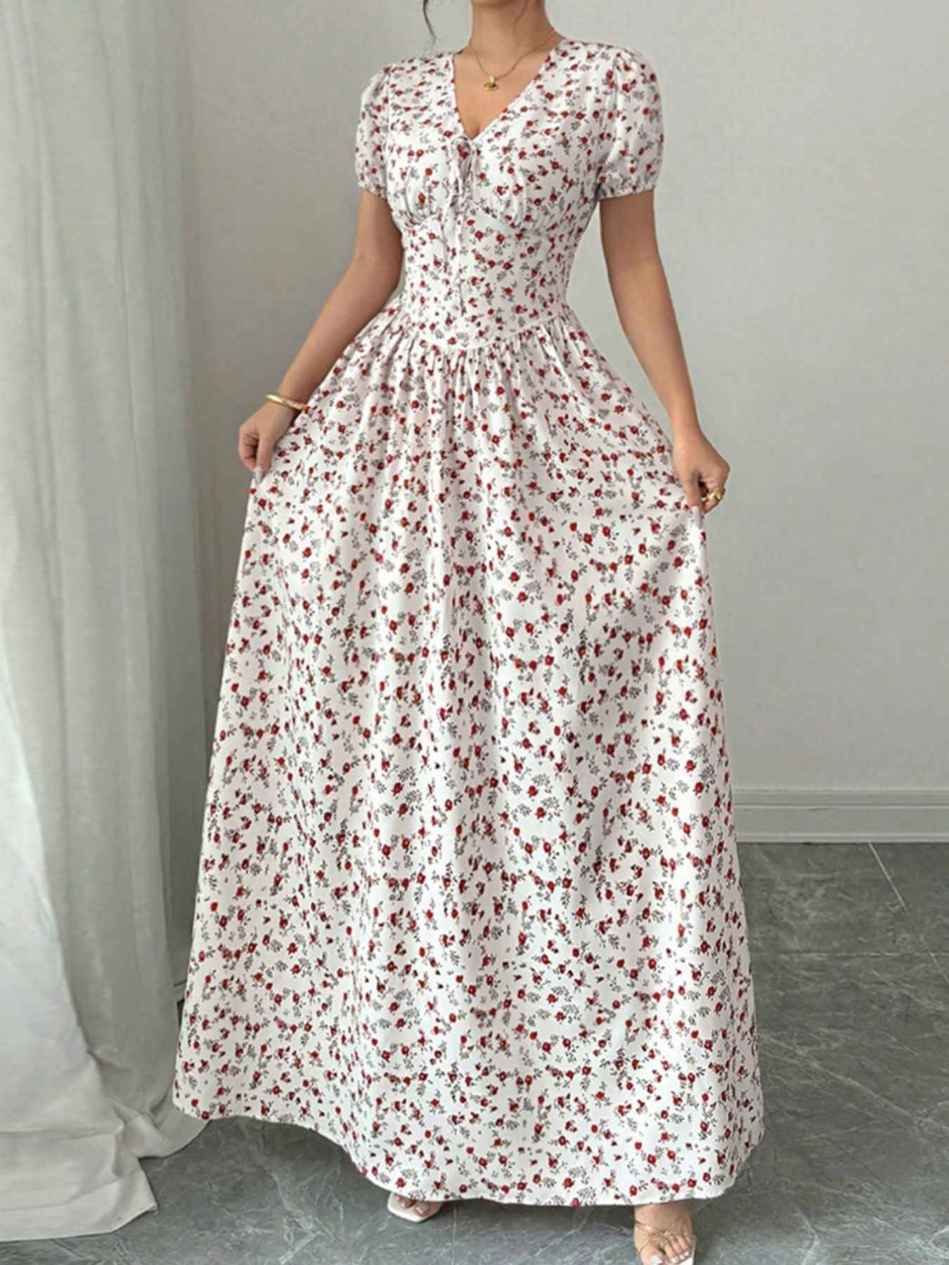 Robe maxi col V à imprimé floral, smock et cordon