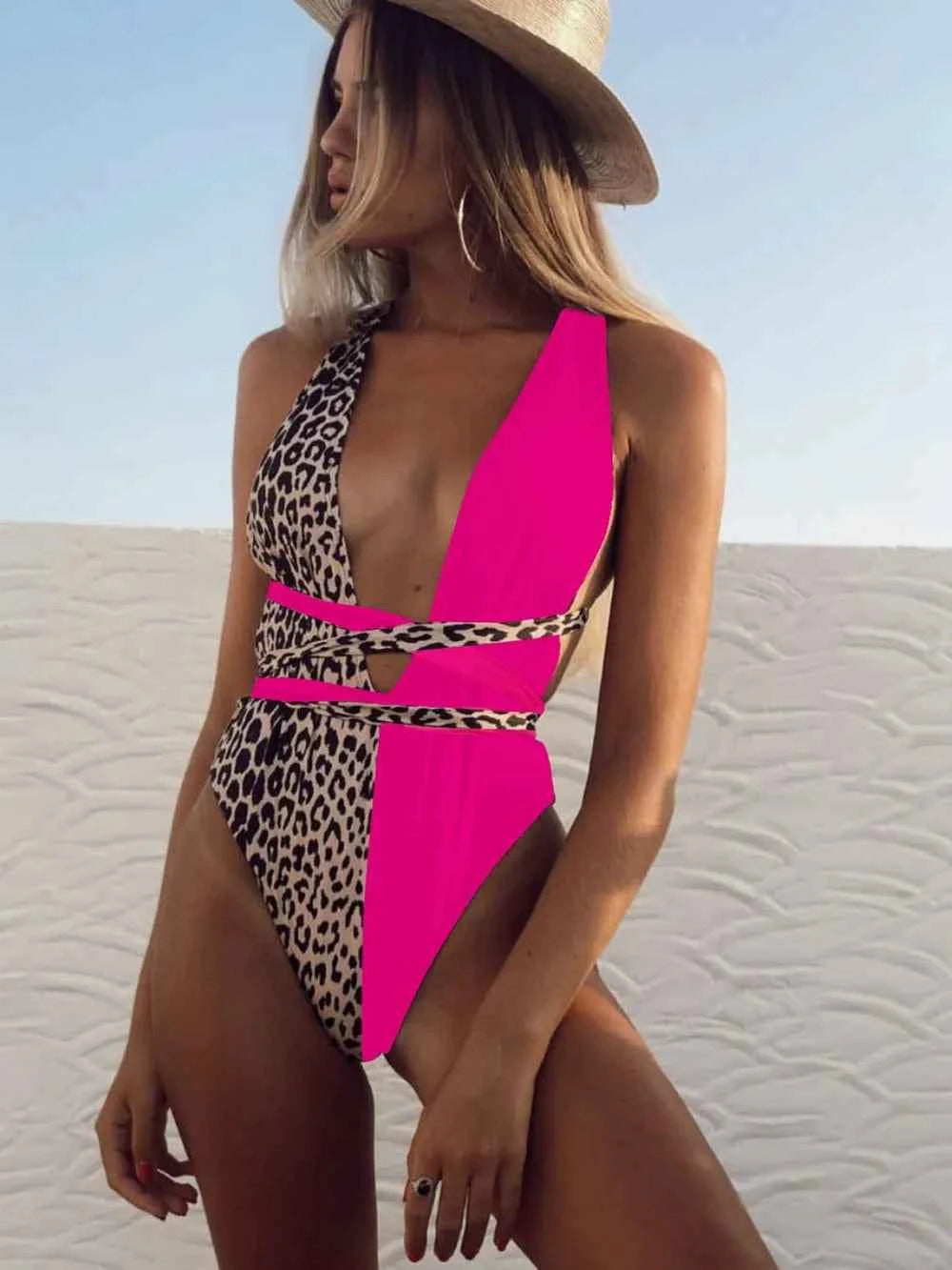Maillot de bain une pièce plongéant à imprimé léopard et lien à nouer