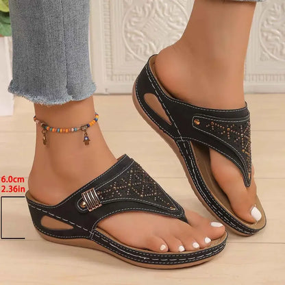 Sandales compensées tong ornées de strass
