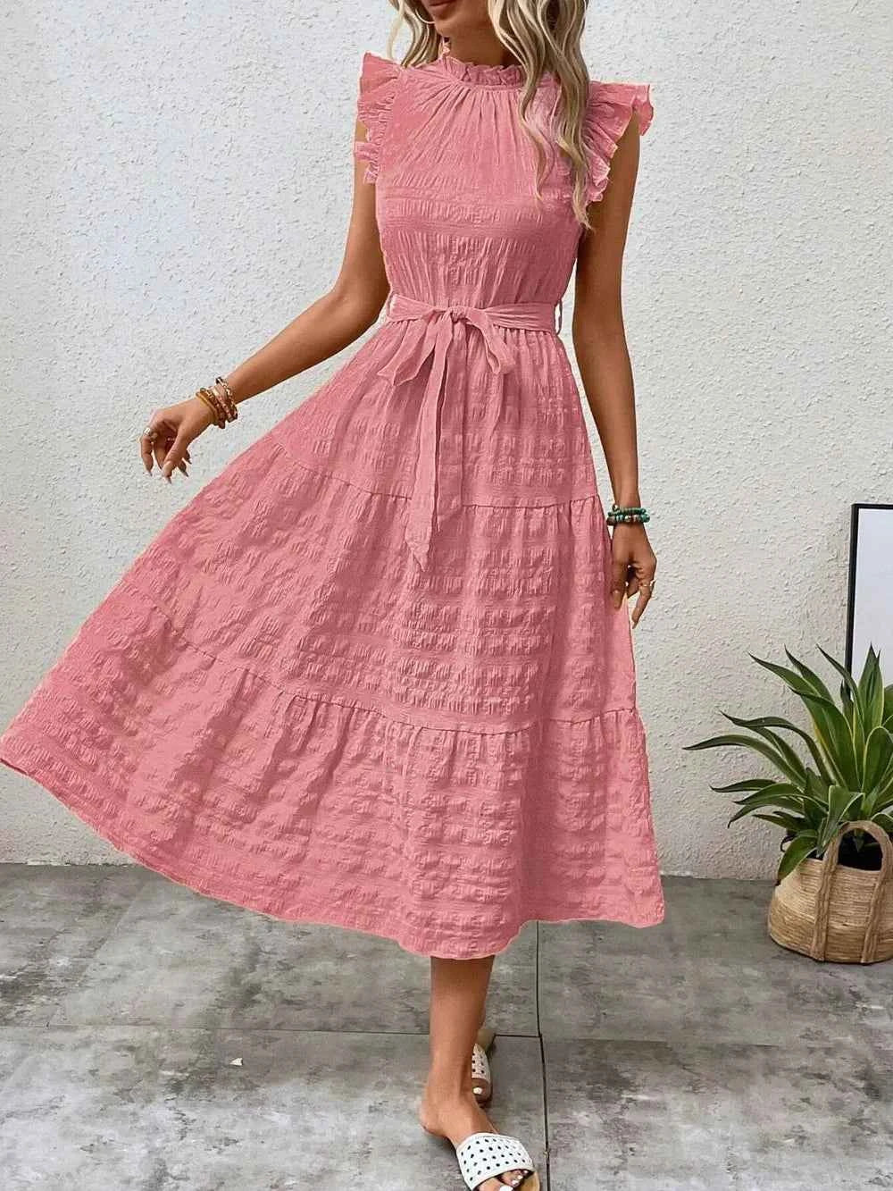 Robe midi à manches courtes, volants et lien à nouer