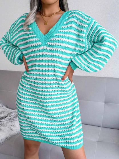 Robe pull rayée à col V et manches longues