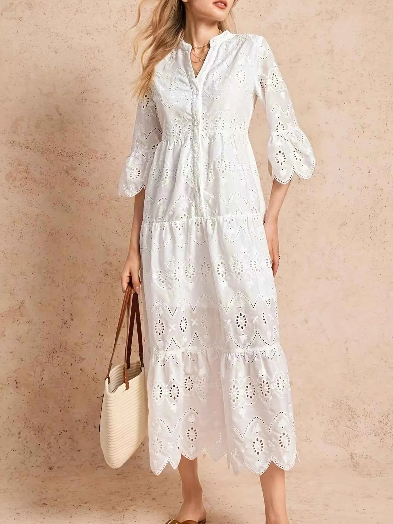 Robe midi brodée à encolure crantée et volants étagés