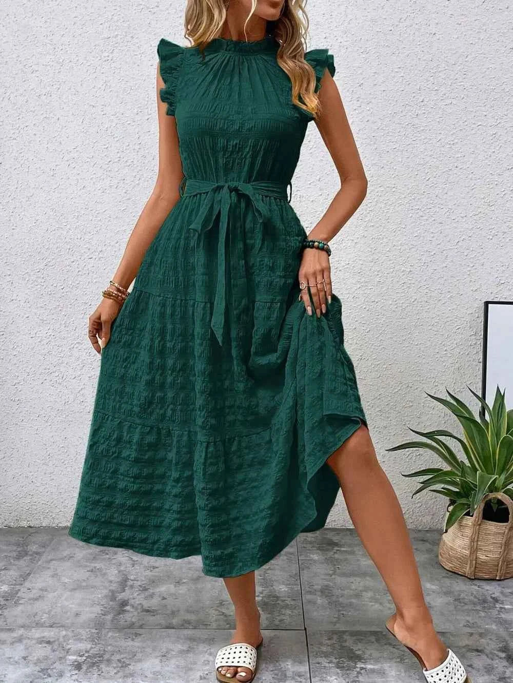 Robe midi à manches courtes, volants et lien à nouer