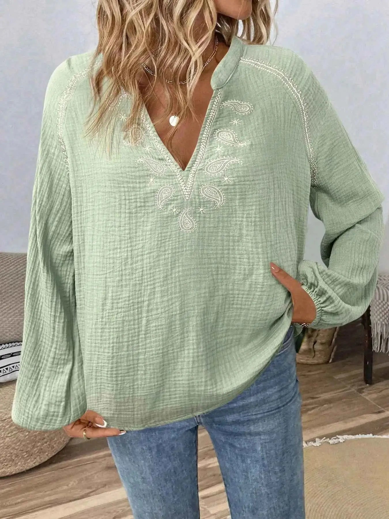 Blouse à motif paisley col cranté manches longues