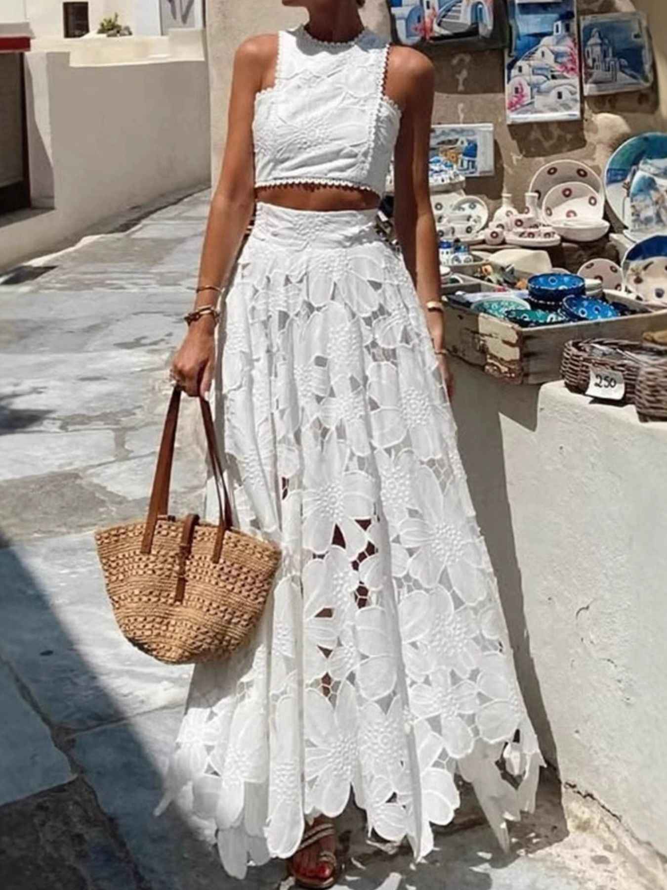 Ensemble deux pièces top en dentelle florale et jupe longue