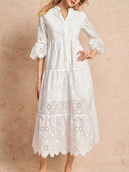 Robe midi brodée à encolure crantée et volants étagés