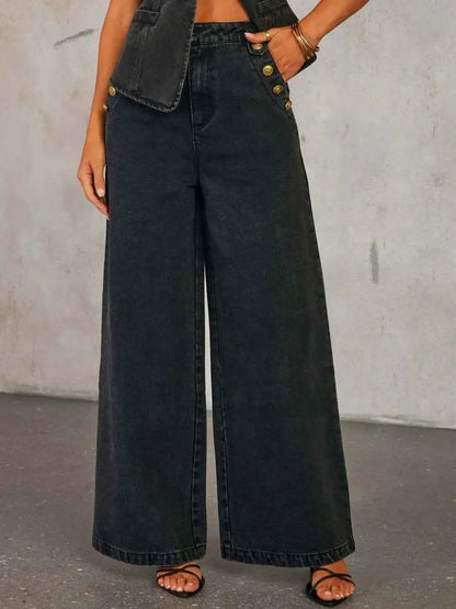 Jean taille haute à jambe large et décor boutons