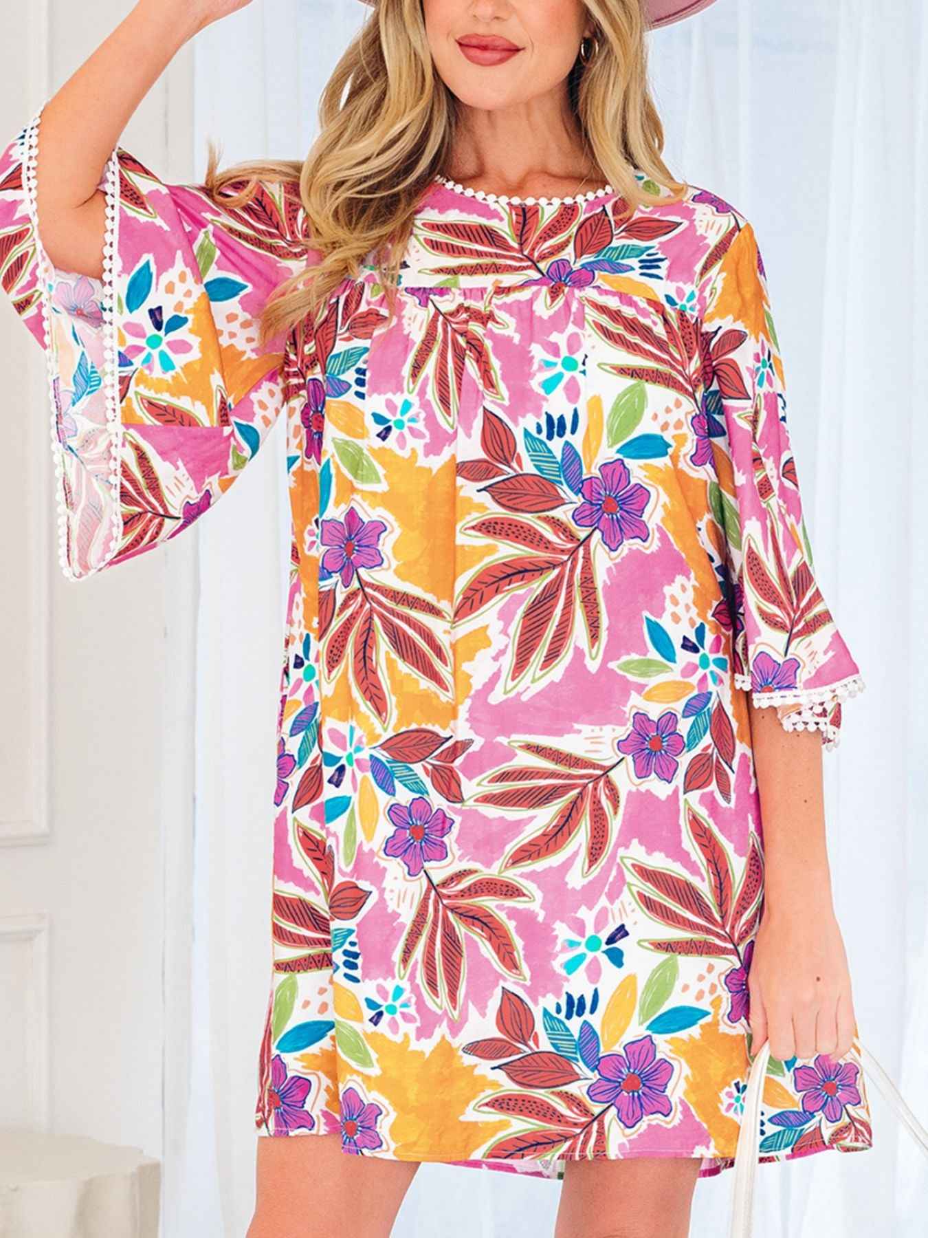 Robe mini swing à imprimé floral, dentelle, lien dos et manches cloche