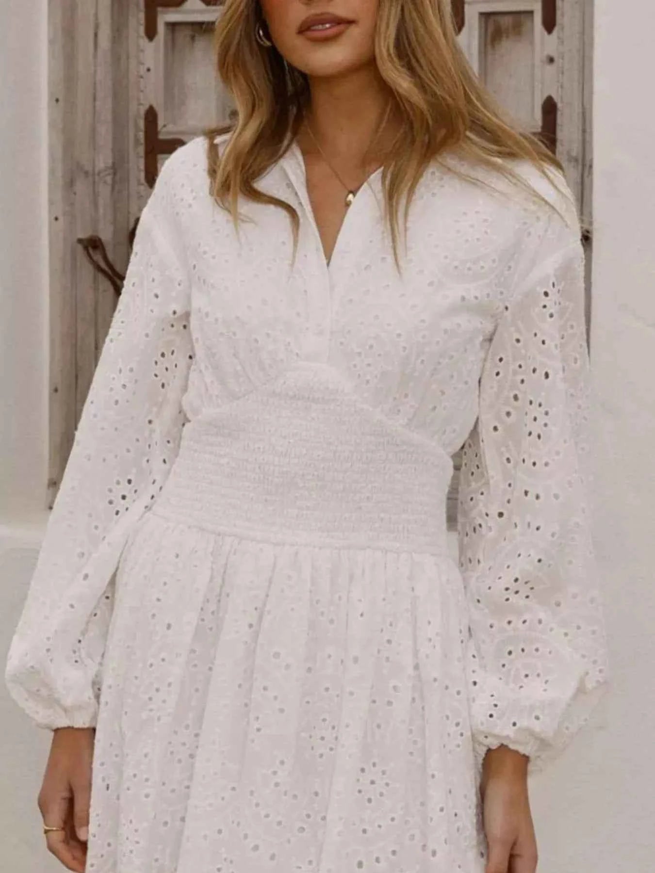 Robe mini à manches ballon et broderie anglaise