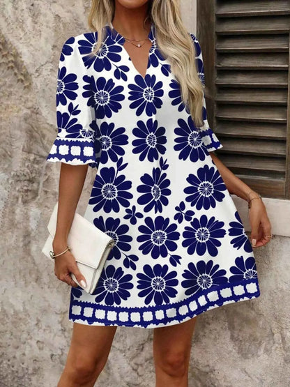 Mini-robe à imprimé floral, col cranté et manches à volants