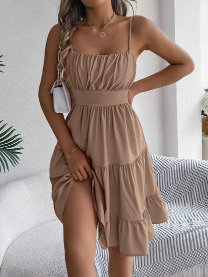 Robe camisole à dos smocké et jupe étagée