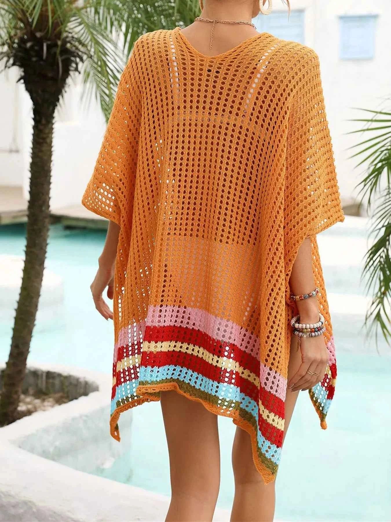 Robe cache-maillot col V en crochet ajouré