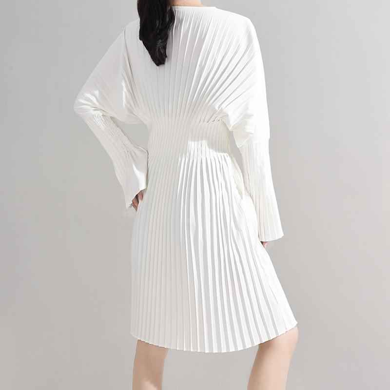 Robe chemise blanche plissée à manches longues - MyParisMonaco