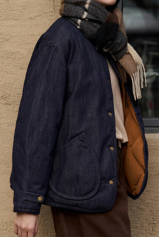 Retouche de la veste ouverte avec sa face marron glacé visible