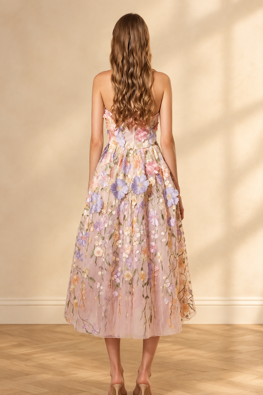 Robe bustier dos cheveux longs — fond chaud