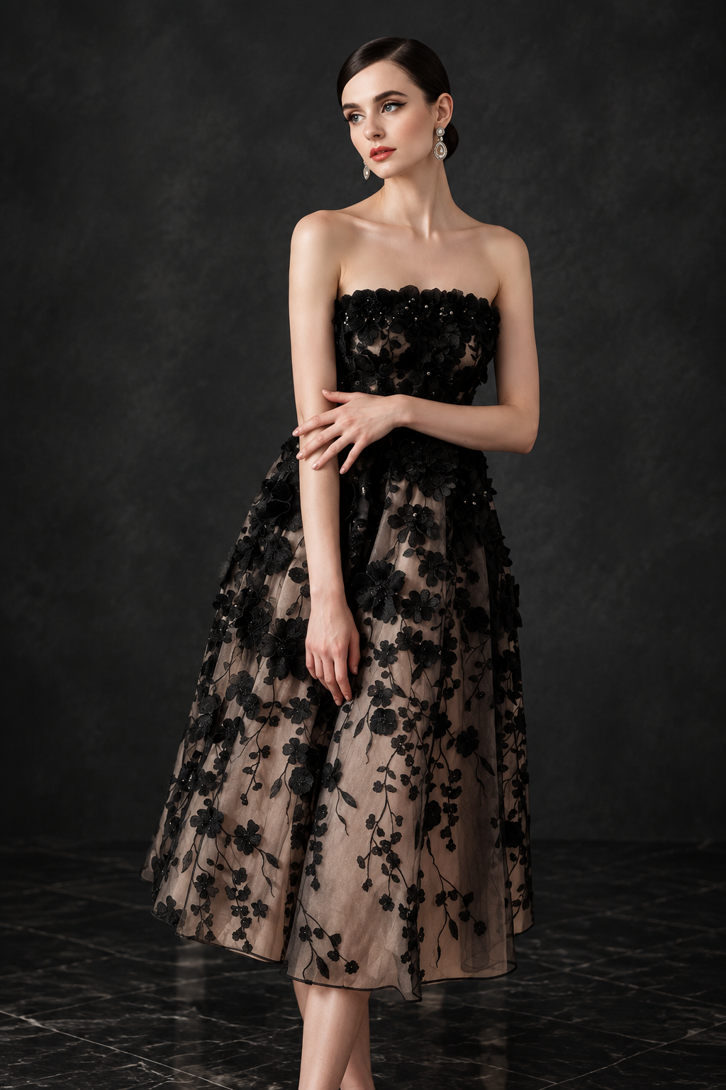 Robe bustier noire — fond sombre