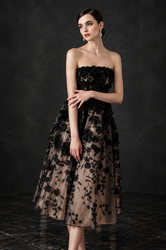 Robe bustier noire — fond sombre