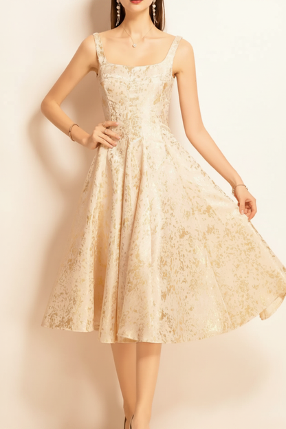 Robe champagne dorée — vue de face, colorimétrie chaude