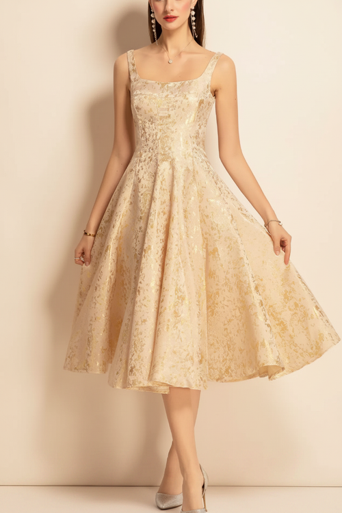 Robe champagne dorée — vue pleine longueur, colorimétrie chaude