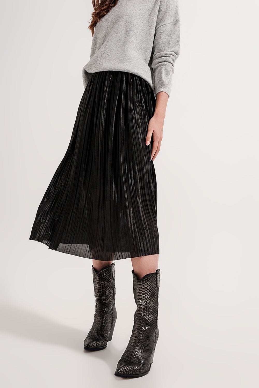 Jupe midi plissée satinée noire MyParisMonaco